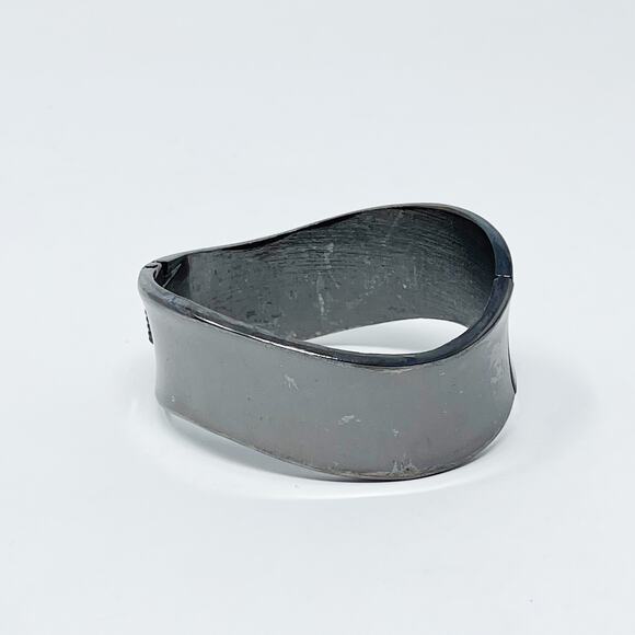 Dark Gray Silver Tone Wave Bangle Bracelet 1" Wide Fashion Statement Costume - Picture 5 of 11